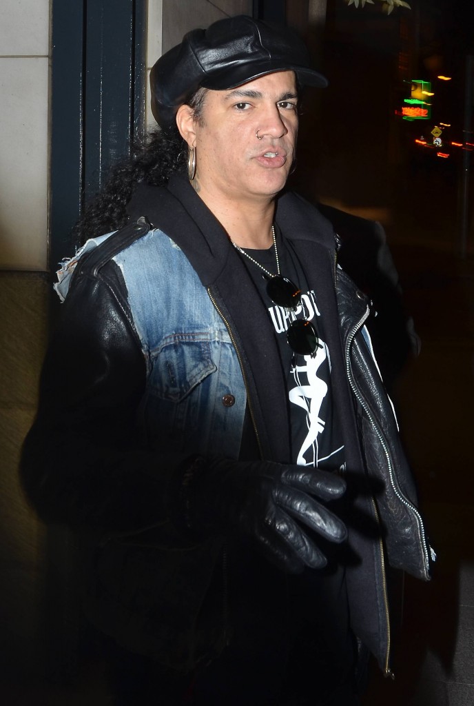 Slash Unrecognizable Without Signature Sunglasses New York Gossip Gal 