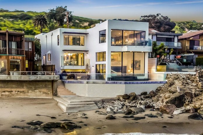 barry manilow malibu beach house,top ten real estate deals,new york gossip gal