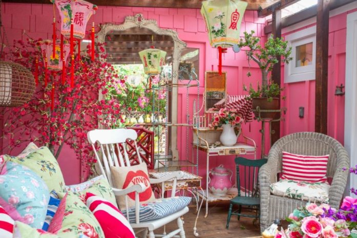 betsey johnson mobile home,malibu ca,paradise cove,new york gossip gal,top ten real estate deals