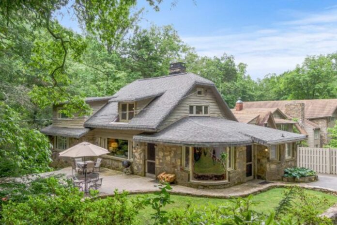 top ten real estate deals,new york gossip gal,billy graham,north carolina cottage